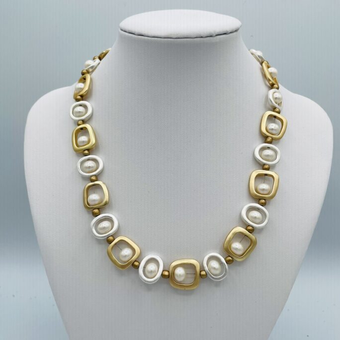 Classic Strand of White Pearls N2328